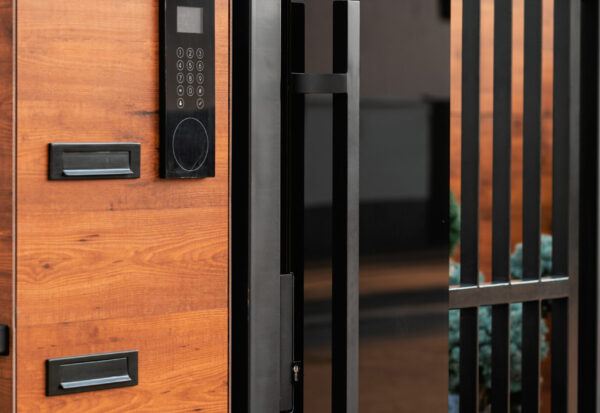 Intercom suppliers in Dubai providing audio, video, and IP intercom systems for secure access control